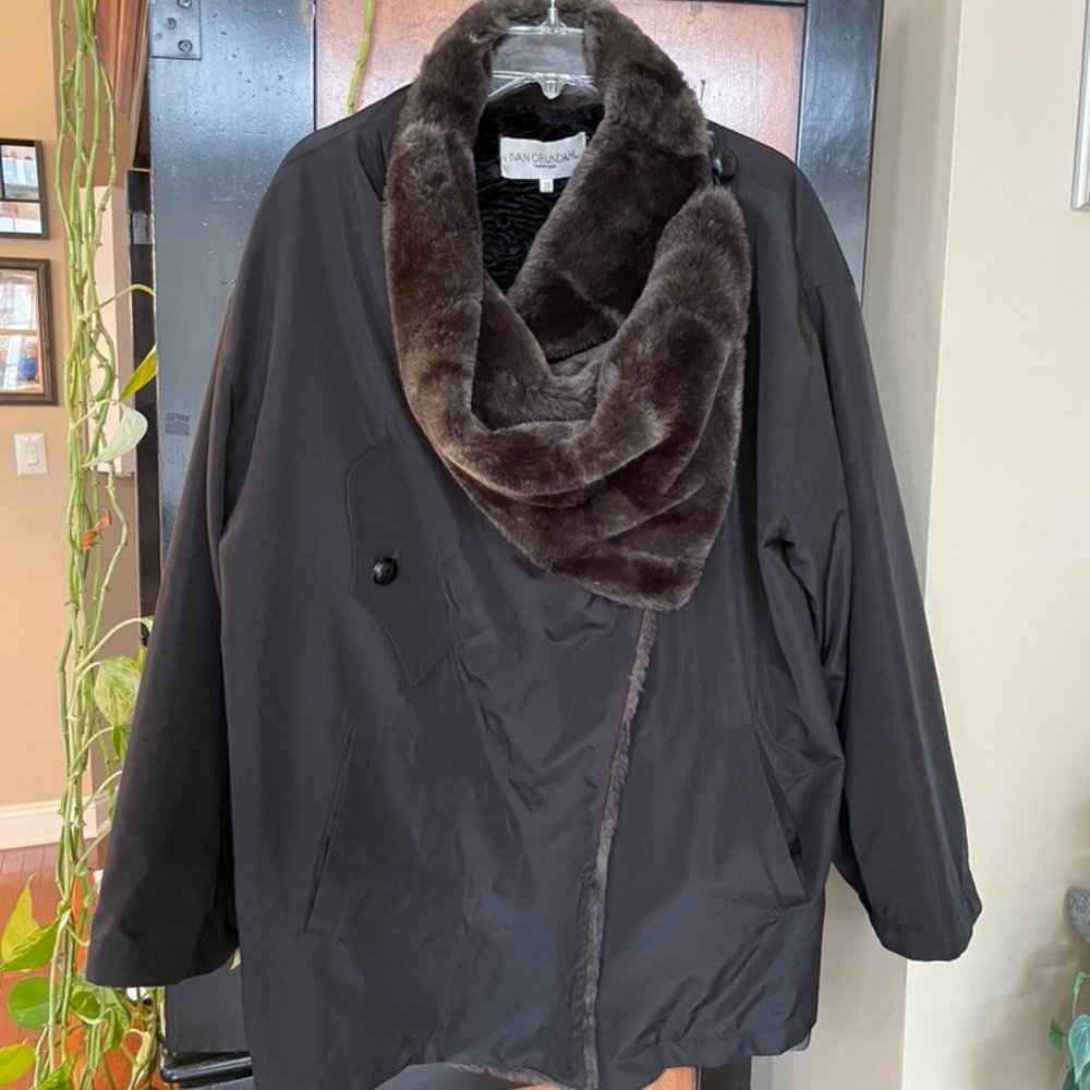 Ivan Grundahl  sz 38 US M to L Oversized Faux Fur Jacket